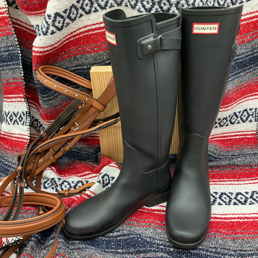 Hunter Equestrian Tall back strap matte rain boot